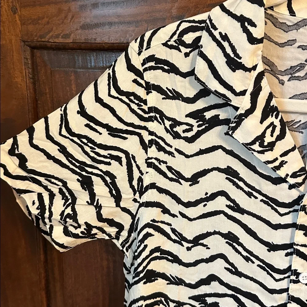 We Wore What Tiger button down shirt - Picture 4 of 9